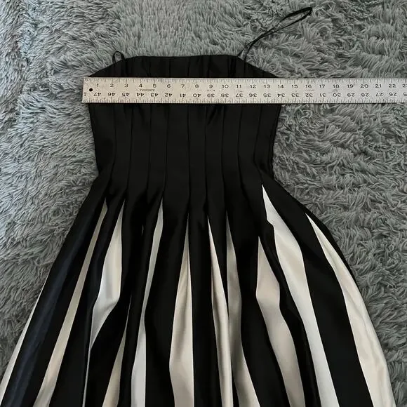 BCBGMaxazria Black White Striped Formal Fit Flare Dress Women's 0